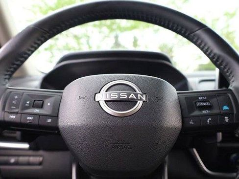 Used 2025 Nissan Rogue SV image 9