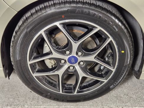 Used 2016 Ford Focus SE w/ SE Sport Package FWD image 14