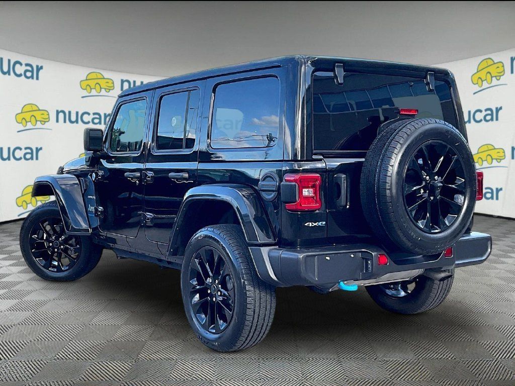 Used 2024 Jeep Wrangler Unlimited Sahara w/ Technology Group AWD/4WD image 4