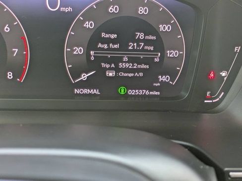 Used 2025 Honda Pilot Elite image 33