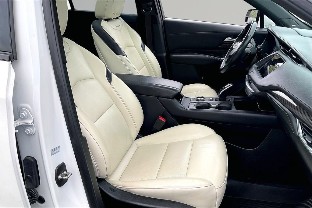 Used 2022 Cadillac XT4 Sport w/ Sun And Sound Package AWD/4WD image 32