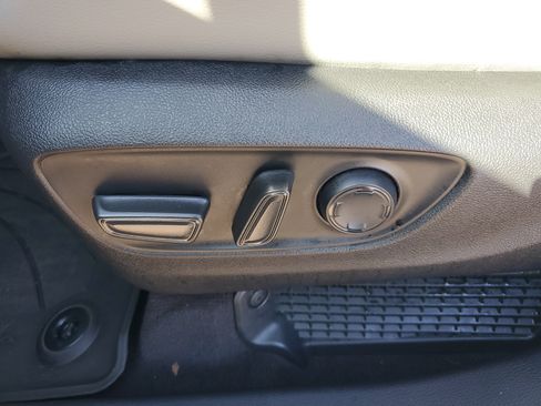 Used 2025 Toyota Sienna XLE image 8