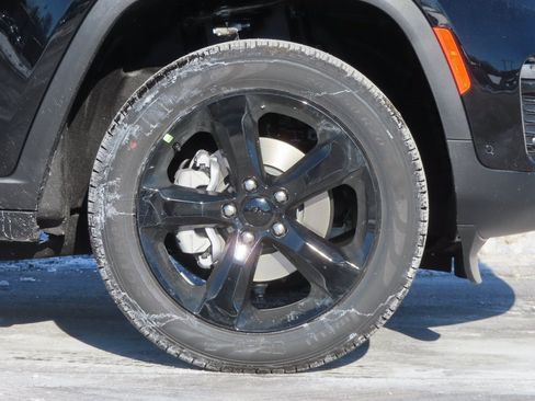 New 2025 Jeep Grand Cherokee Limited w/ Luxury Tech Group II image 16