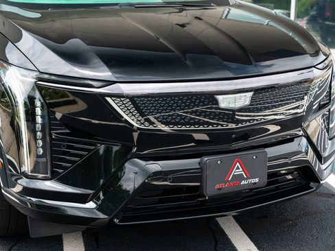 Used 2025 Cadillac Optiq Sport 1 w/ LPO, ONYX Package AWD/4WD image 5