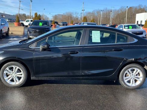 Used 2019 Chevrolet Cruze LT w/ Convenience Package image 5
