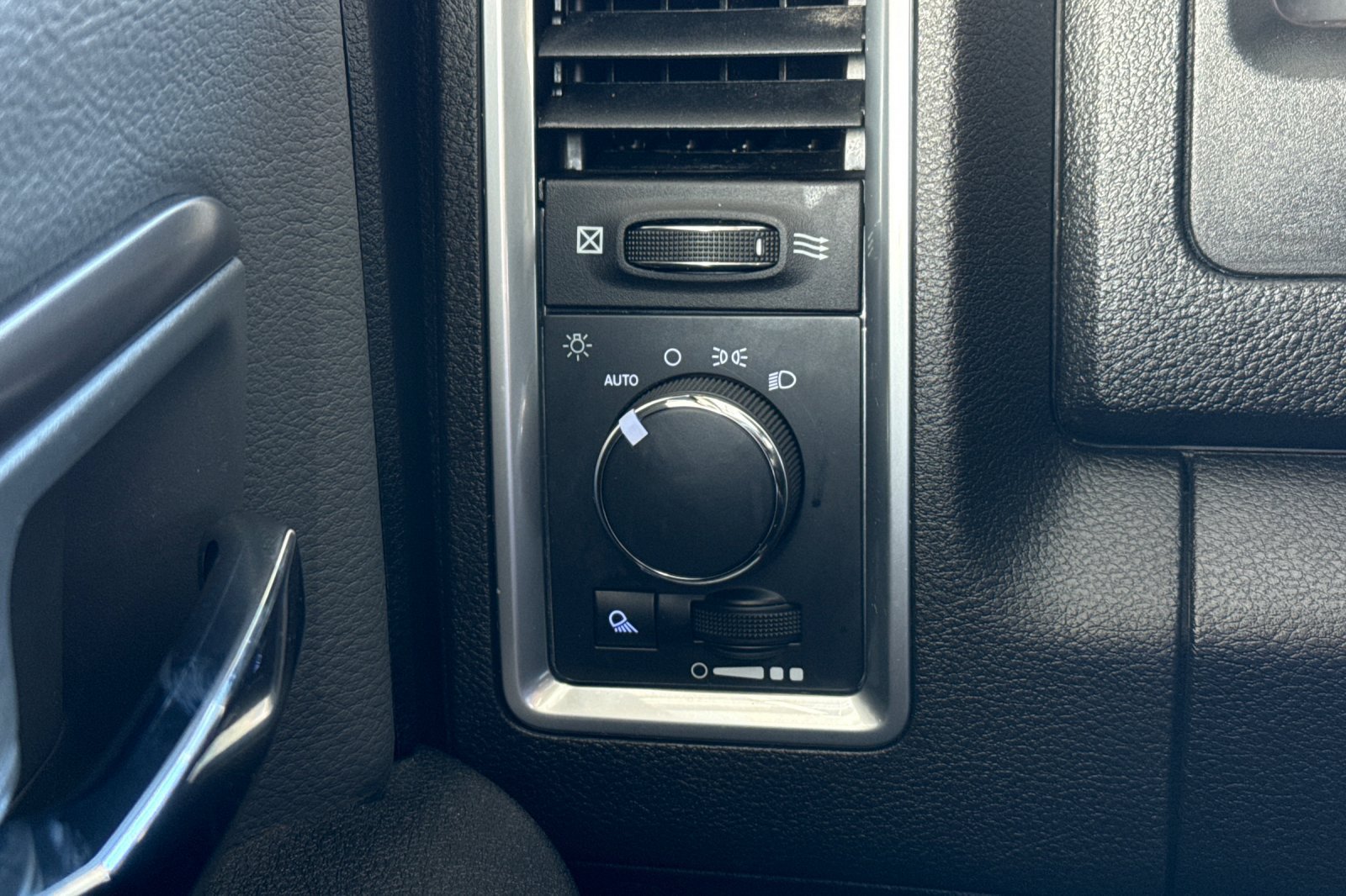 Used 2024 RAM 1500 Classic SLT RWD image 36