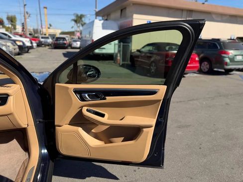 Used 2016 Porsche Macan S image 39