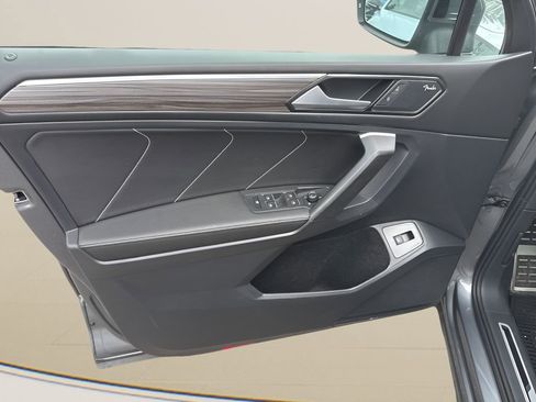 Used 2023 Volkswagen Tiguan SEL R-Line image 10