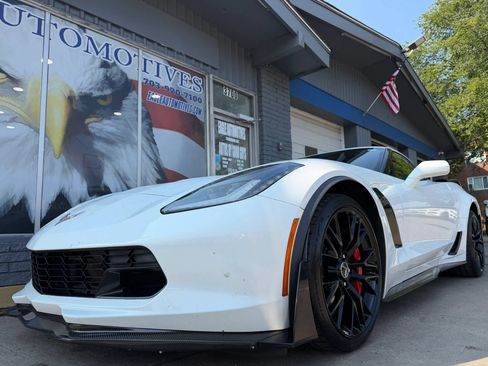 Used 2015 Chevrolet Corvette Z06 w/ 3LZ Preferred Equipment Group RWD image 7