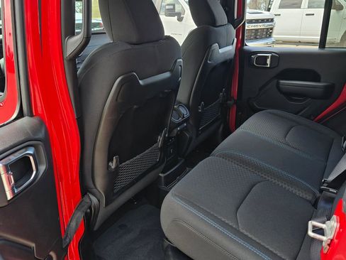 Used 2025 Jeep Wrangler Unlimited Rubicon 4xe w/ Convenience Group AWD/4WD image 27