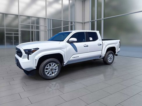 New 2026 Toyota Tacoma SR5 image 3