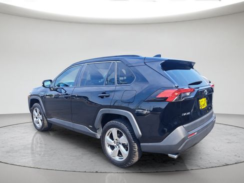 Used 2021 Toyota RAV4 XLE Premium AWD/4WD image 3