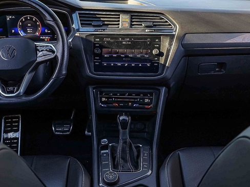 Used 2022 Volkswagen Tiguan SE R-Line image 12