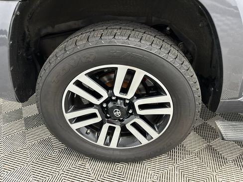 Used 2019 Toyota 4Runner Limited AWD/4WD image 19