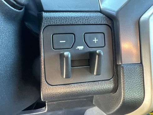 Used 2025 Toyota Tacoma SR5 AWD/4WD image 20