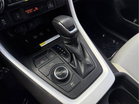 Used 2021 Toyota RAV4 XLE Premium AWD/4WD image 34