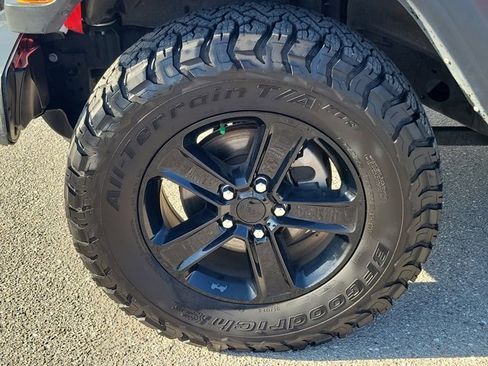 Used 2023 Jeep Gladiator Sport w/ Trailer Tow Package image 11