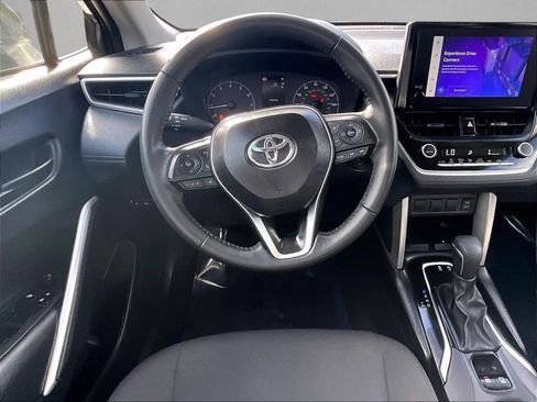 Used 2025 Toyota Corolla Cross LE FWD image 7