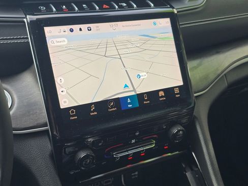 Used 2023 Jeep Grand Cherokee Limited image 29