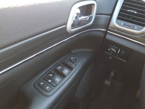 Used 2021 Jeep Grand Cherokee Limited AWD/4WD image 22