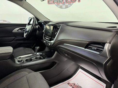 Used 2020 Chevrolet Traverse LT w/ LPO, Black Accent Package AWD/4WD image 12