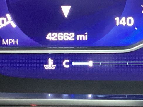 Used 2023 Chevrolet Suburban Premier image 4