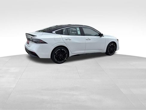 New 2026 Nissan Sentra SR w/ SR Premium Package FWD image 4