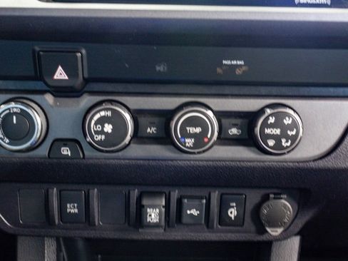 Used 2020 Toyota Tacoma TRD Off-Road image 16