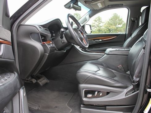 Used 2017 Cadillac Escalade ESV Luxury image 14