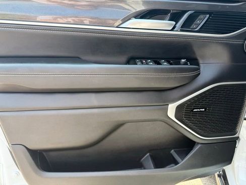 Used 2024 Jeep Wagoneer Base w/ Convenience Group I image 10