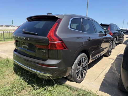 Used 2023 Volvo XC60 B5 Plus w/ Climate Package AWD/4WD image 4