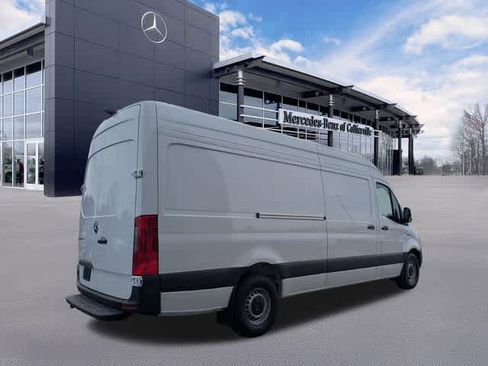 Used 2024 Mercedes-Benz eSprinter 170 Cargo image 9