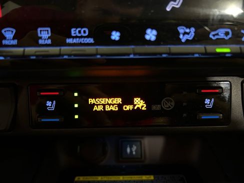 Used 2019 Toyota RAV4 Limited image 30