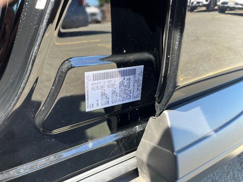 Used 2025 Nissan Rogue SV image 31