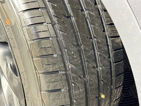 Used 2022 Tesla Model Y Long Range image 37