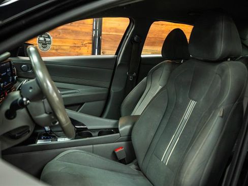 Used 2022 Hyundai Elantra SEL w/ Convenience Package image 9