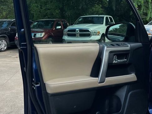 Used 2018 Toyota 4Runner SR5 Premium RWD image 32