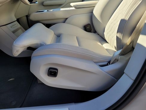 Certified 2025 Volvo EX90 Ultra image 10