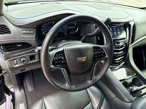 Used 2020 Cadillac Escalade Platinum image 34