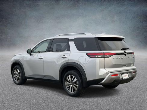New 2025 Nissan Pathfinder SL image 4