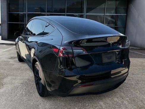 Used 2025 Tesla Model Y Long Range AWD/4WD image 3