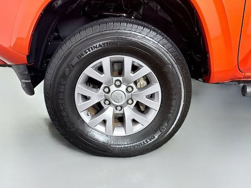 Used 2017 Toyota Tacoma SR5 image 19