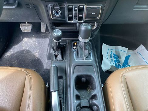 Used 2023 Jeep Wrangler Sahara image 22