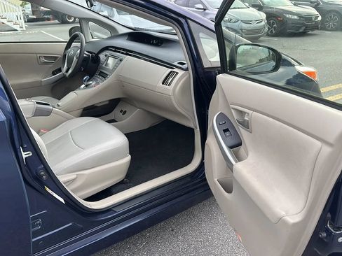 Used 2014 Toyota Prius Two FWD image 32