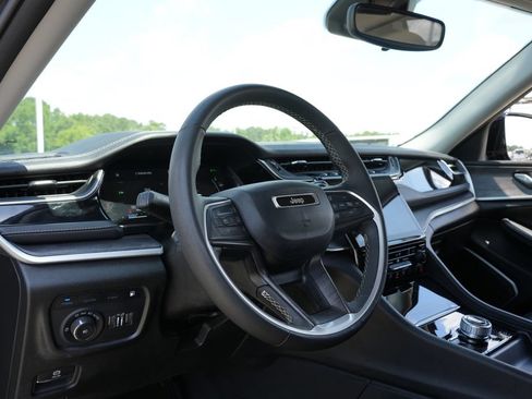 Used 2024 Jeep Grand Cherokee Limited 4xe AWD/4WD image 15