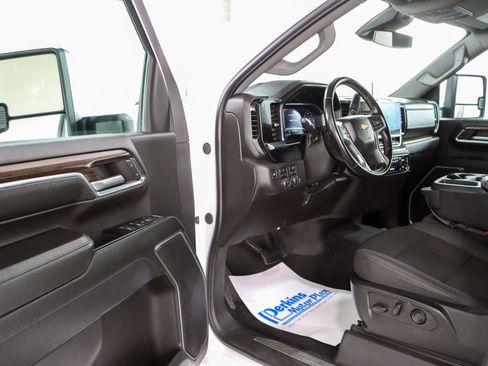 Used 2024 Chevrolet Silverado 2500 LT w/ Convenience Package AWD/4WD image 3