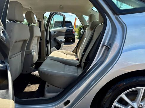 Used 2016 Ford Focus SE w/ SE Power Seat Package image 17