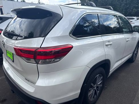 Used 2017 Toyota Highlander XLE AWD/4WD image 12
