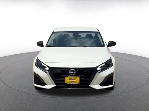 Used 2025 Nissan Altima 2.5 SV FWD image 4