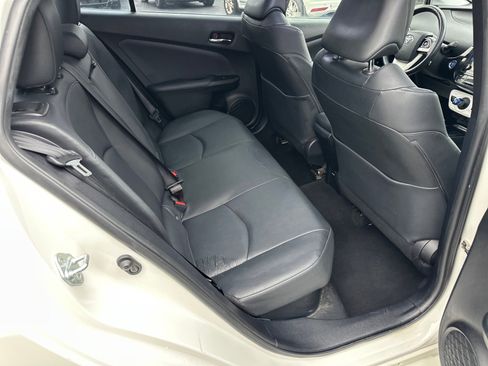Used 2017 Toyota Prius Four w/ Advanced Technology Package image 19